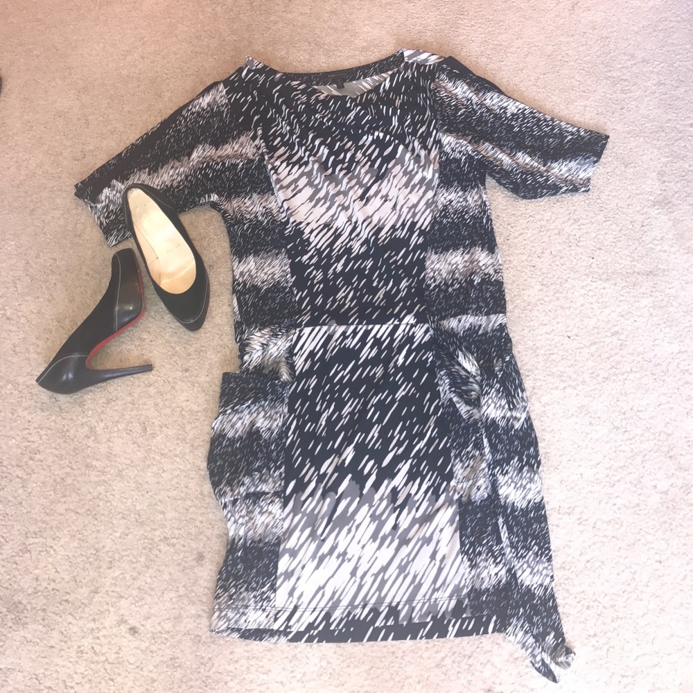 BCBG MAXAZARIA Short Sleeve Patterned Mini Dress M