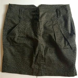 Charcoal/gray animal print skirt