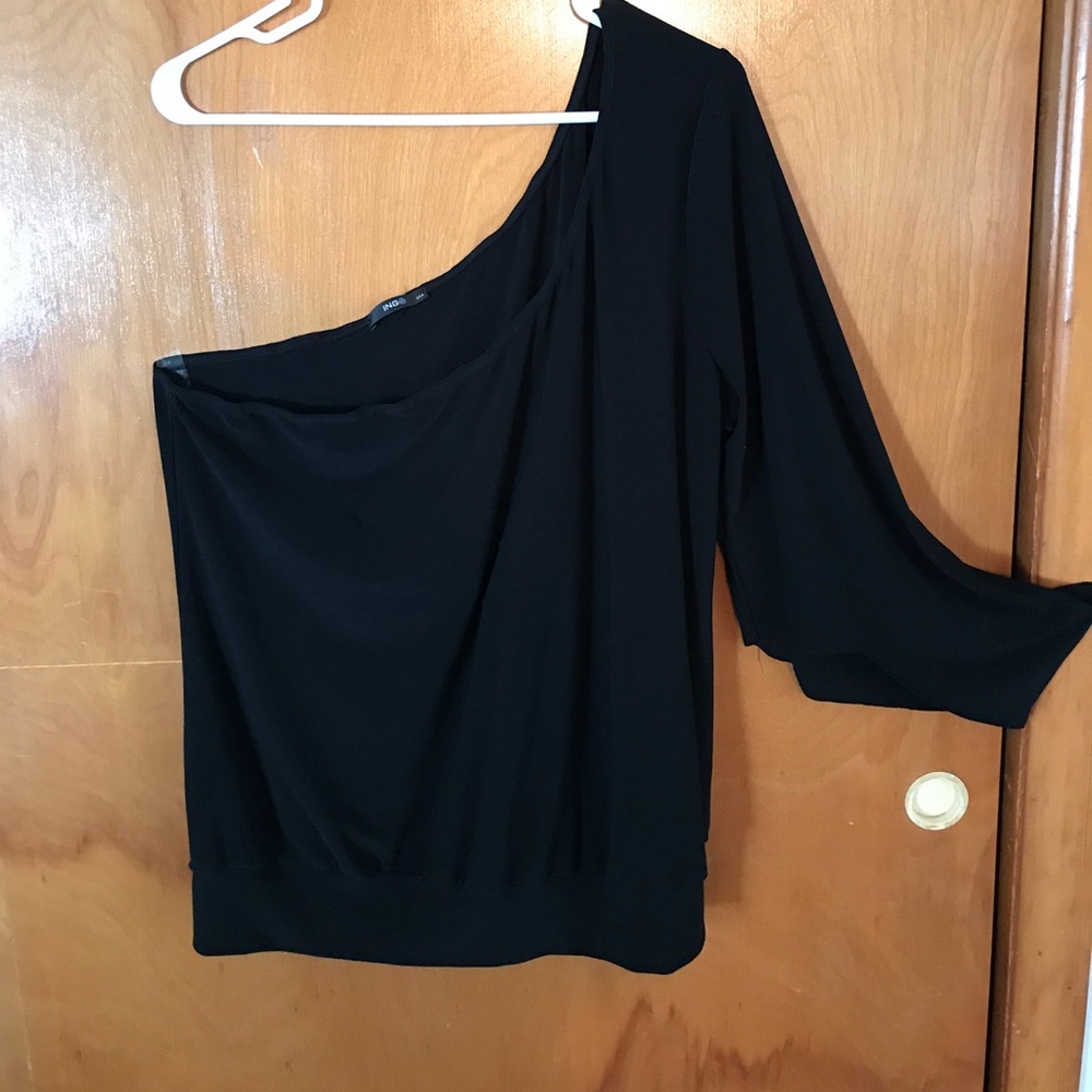 ING size 18/20 black 1 sleeve top