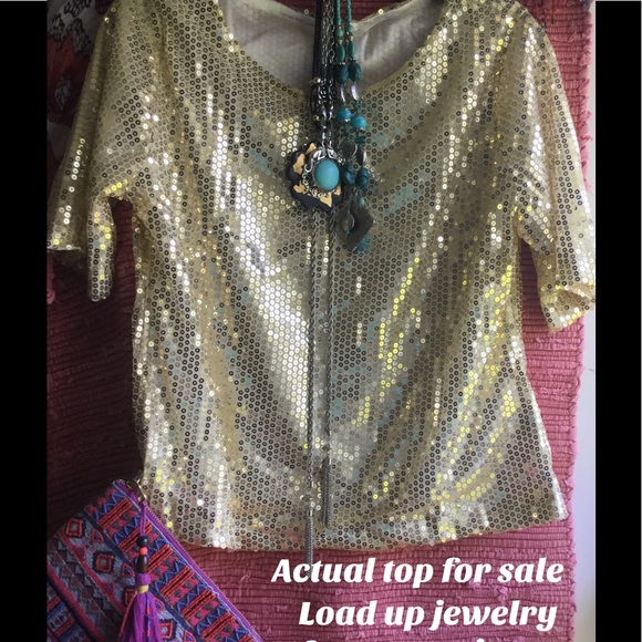 💲💲SALE MARKDOWN GOLD SEQUIN TEE - Picture 2 of 8