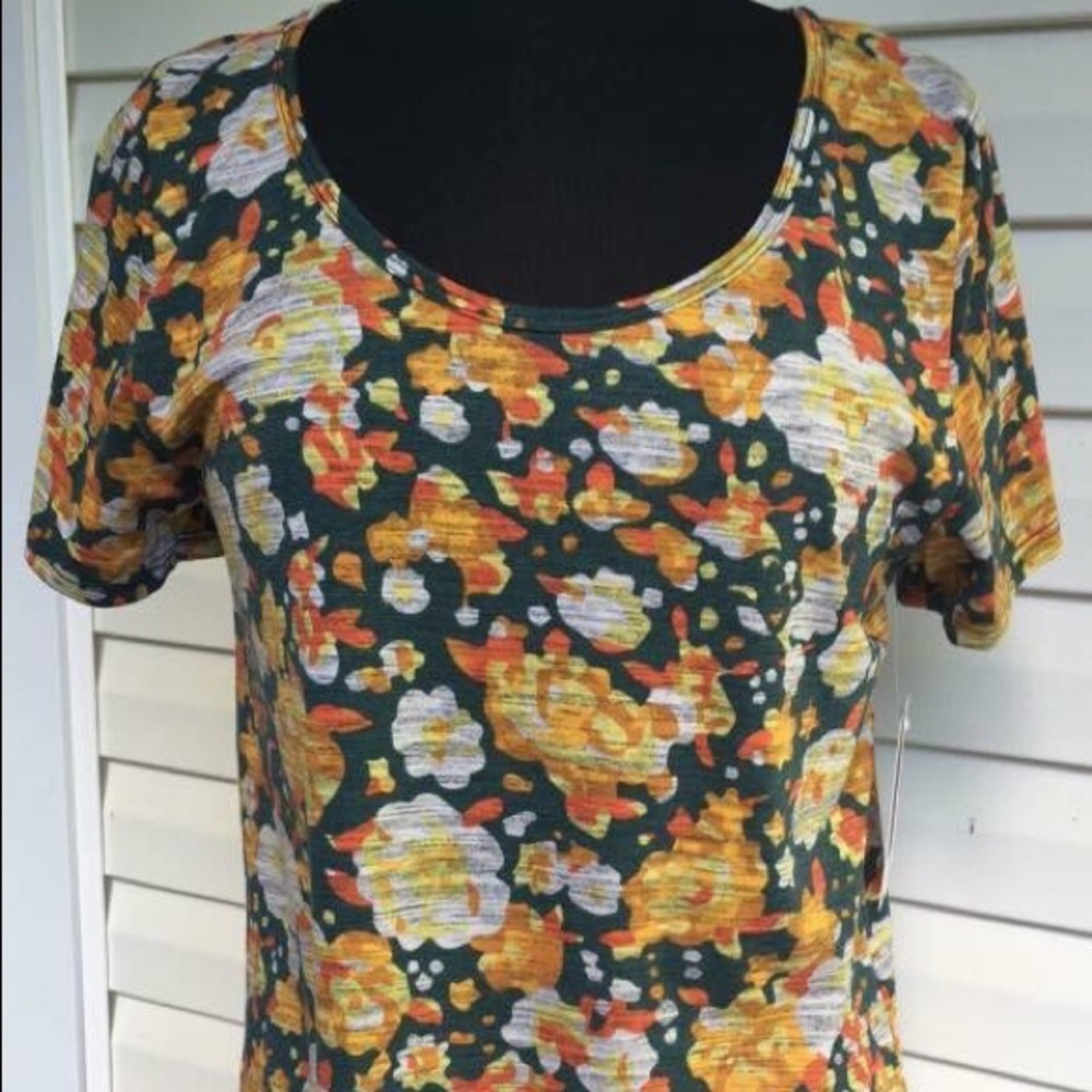BNWT LuLaRoe Classic Tee- Large
