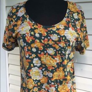 BNWT LuLaRoe Classic Tee- Large
