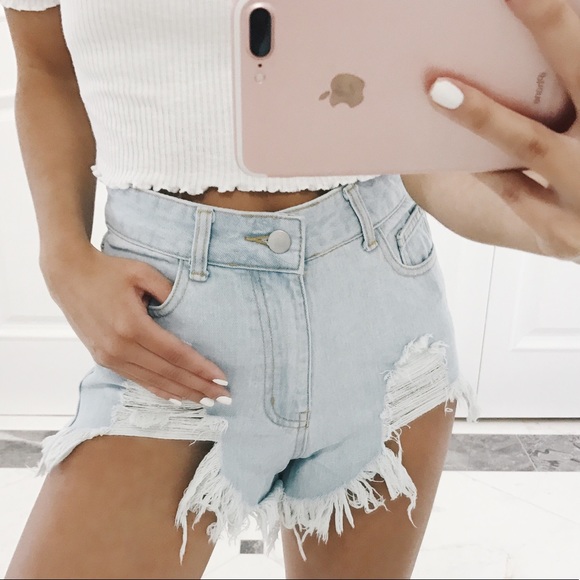 ❗️ONE left❗️High Waisted Denim Shorts - Picture 2 of 7