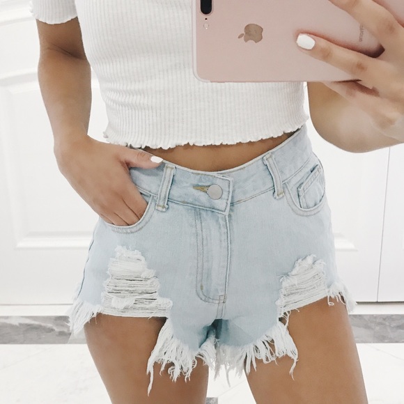 ❗️ONE left❗️High Waisted Denim Shorts - Picture 4 of 7