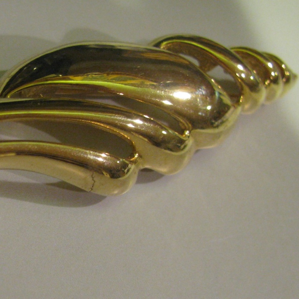 Piscitelli signed lustrous gold shell brooch vintage highest quality designer