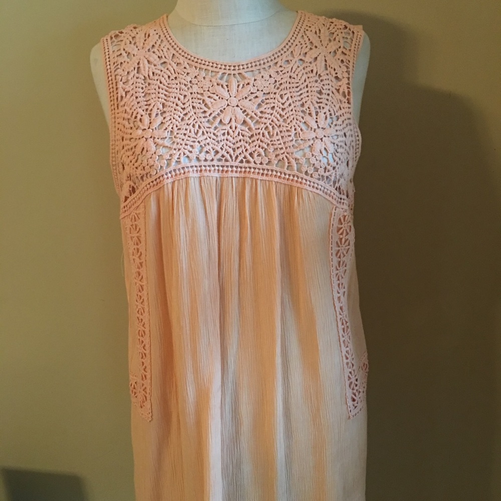 NWOT cute and fun sleeveless tunic!