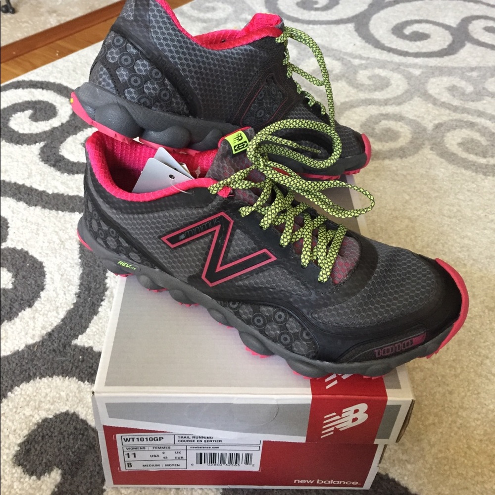 NWT New Balance Woman's Trail Running shoes