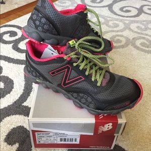NWT New Balance Woman's Trail Running shoes