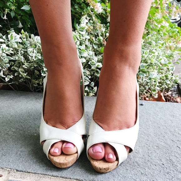 White open toed pumps - Picture 1 of 4