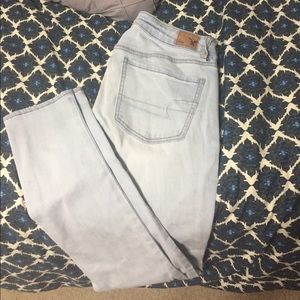 Light wash skinny jeans