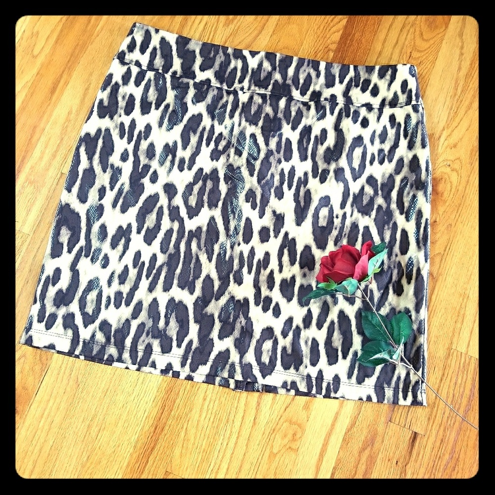 Chico's Travelers animal cheetah print skirt