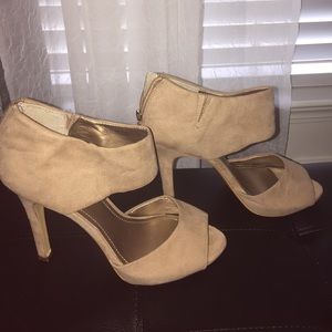 BCBG Tan Suede Sandal size 8.5