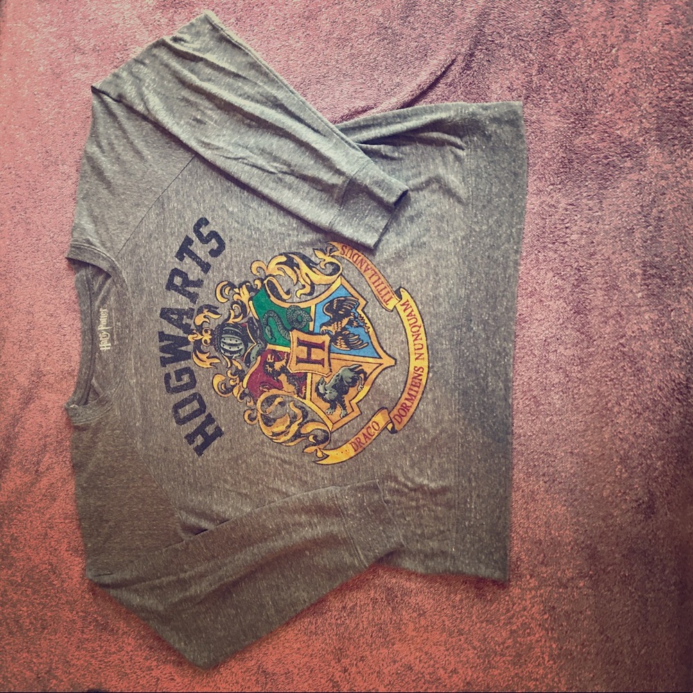✨F21 Hogwarts long sleeve✨