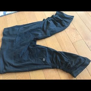 Lululemon grey cropped leggings