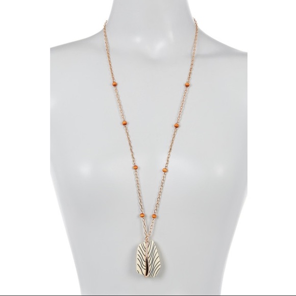 NWT Vince Camuto Long Embossed Pendant Necklace - Picture 2 of 2