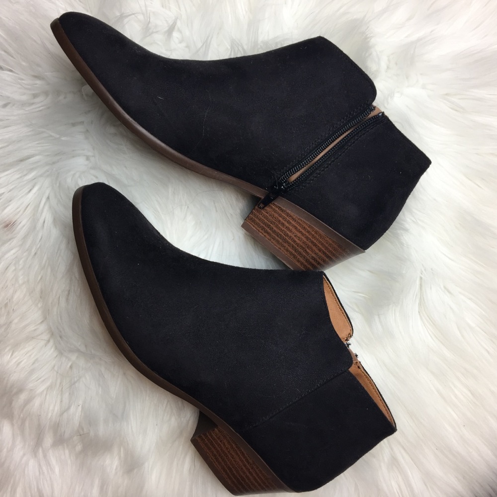 NEW NEVER WORN BLACK ANKLE BOOTIES
