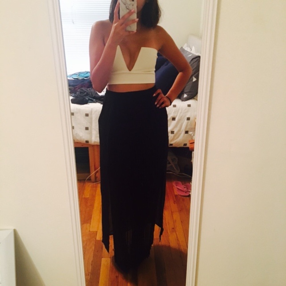 Low V zip up crop top