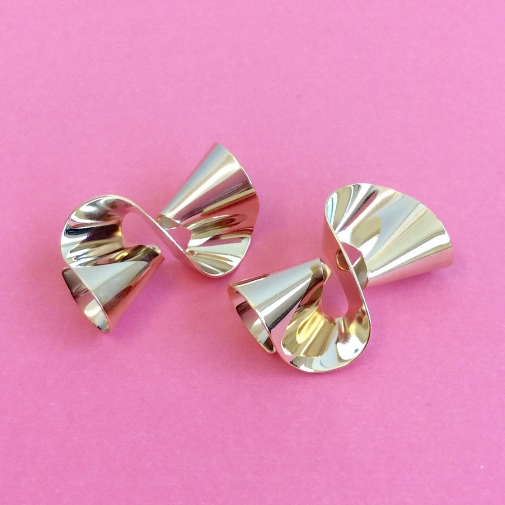 Alicia Earrings in gold tone