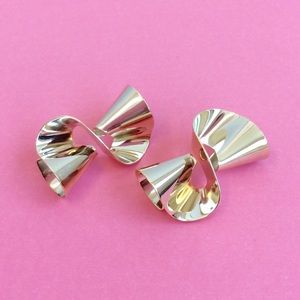 Alicia Earrings in gold tone