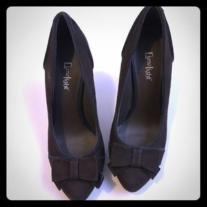 Brown heels w/ bow sz 7