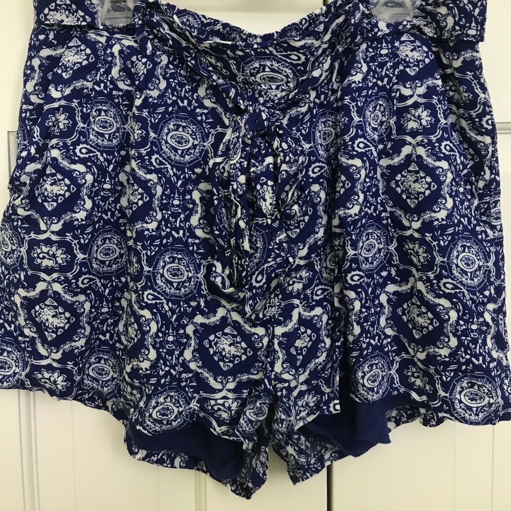 Francesca's Collections, blue/white shorts, size L