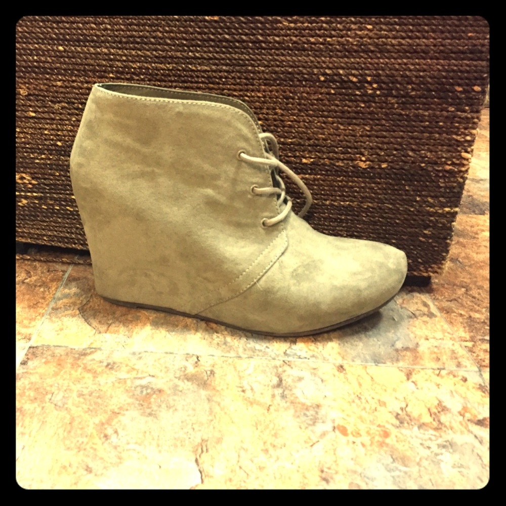 Tie up wedges