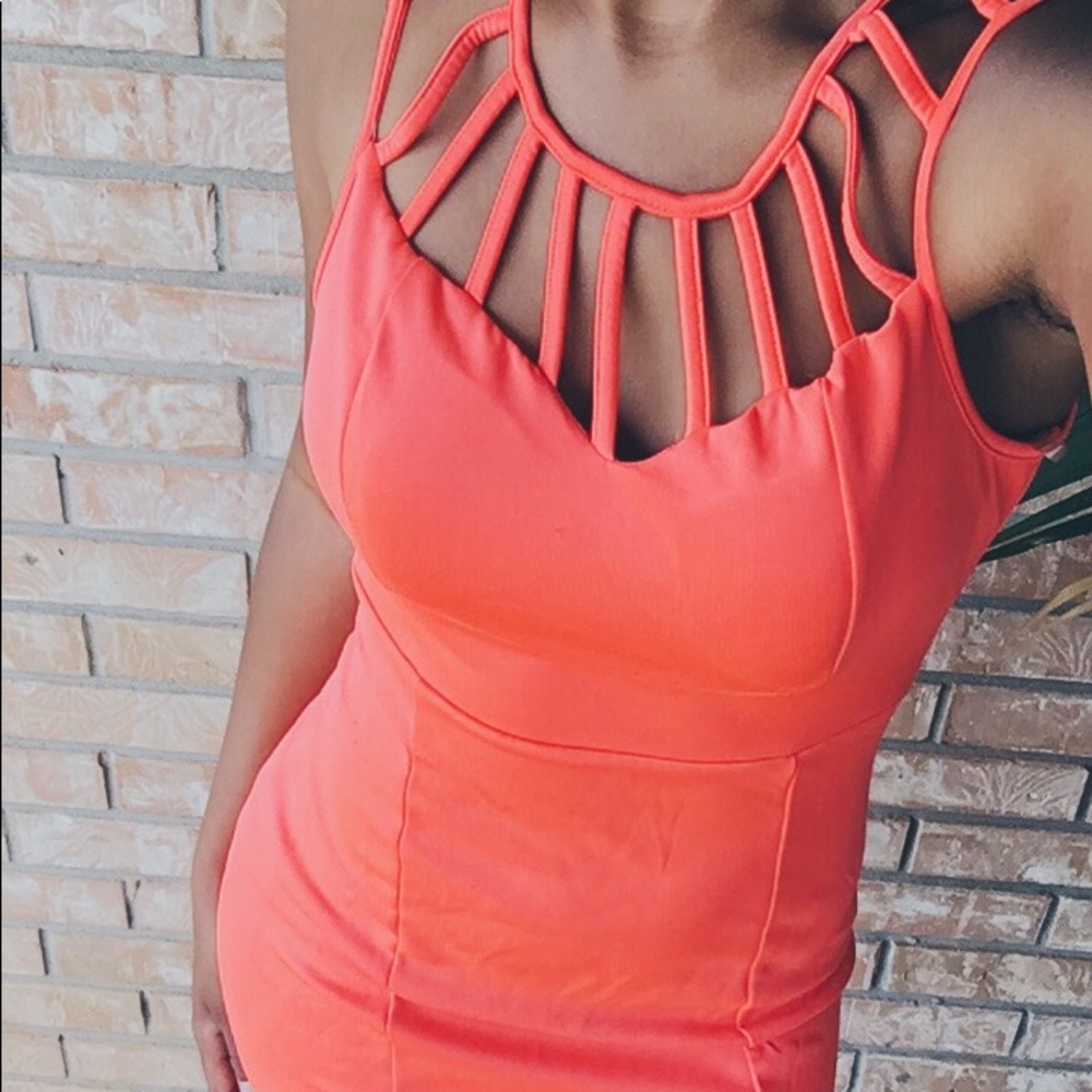 🚨 Strappy bodycon dress 🚨