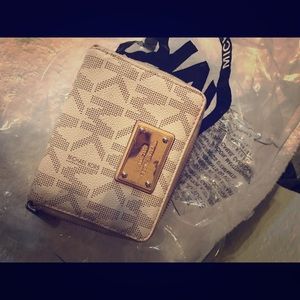 Vanilla Zip-Around Wallet-