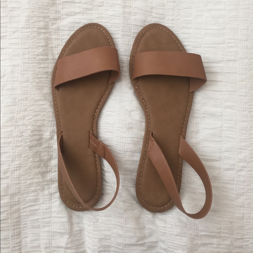 NWOT Bamboo flat brown sandals