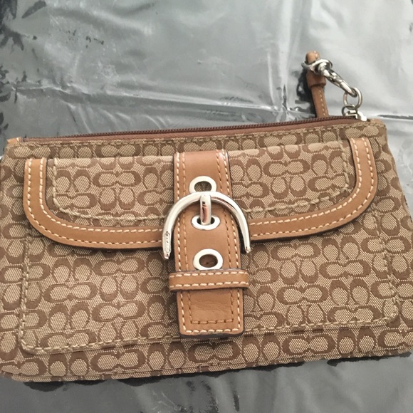 Coach wallet/wristlet - Picture 1 of 3