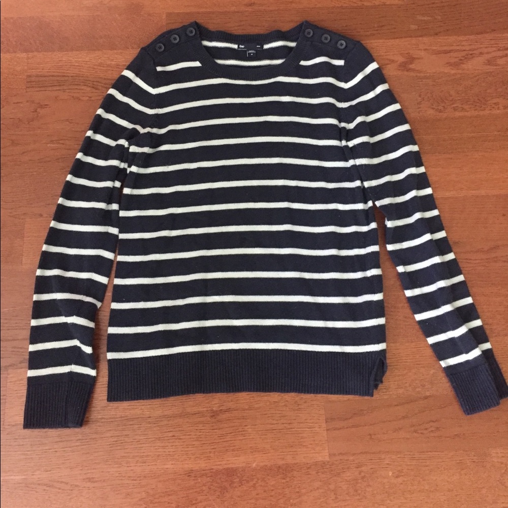 Gap sweater