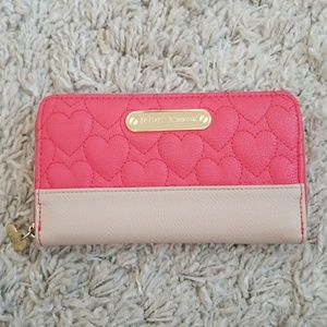 Heart pleated wallet