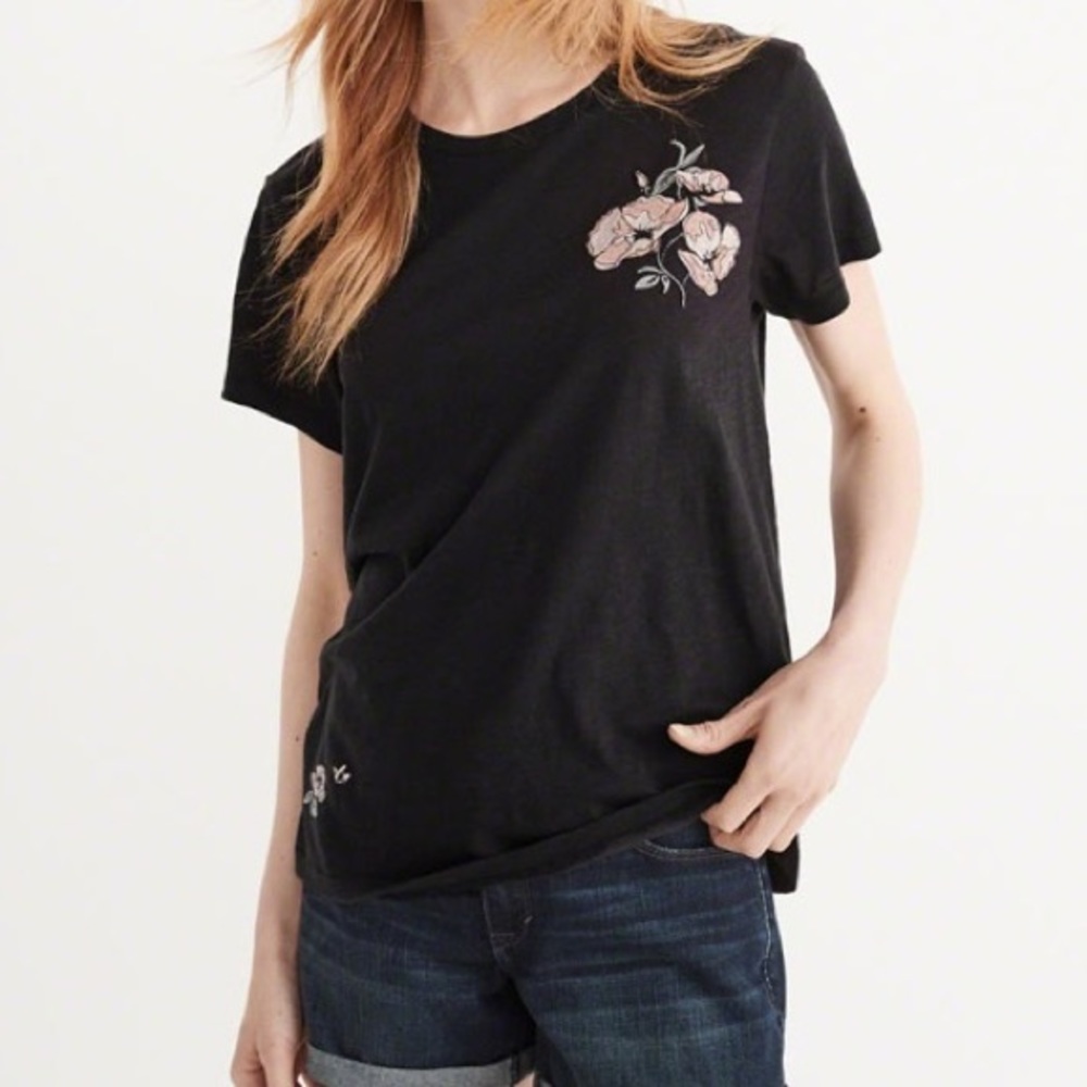 NWOT. Abercrombie & Fitch Embroidered Tee