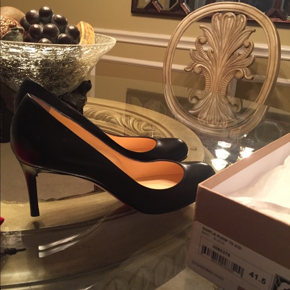 Christian Louboutin - Picture 3 of 8