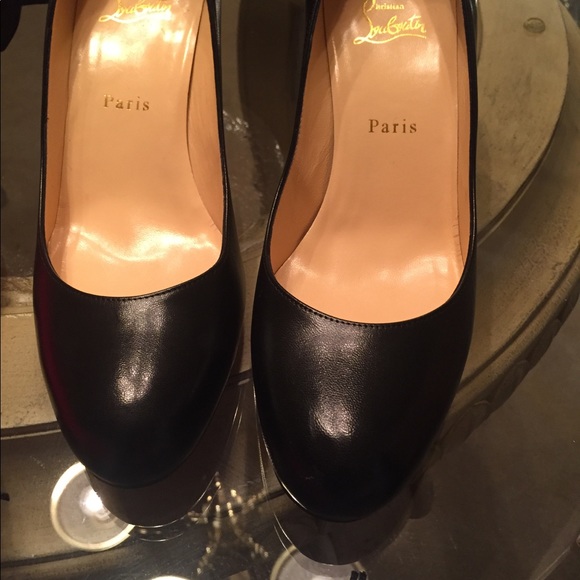 Christian Louboutin - Picture 7 of 8