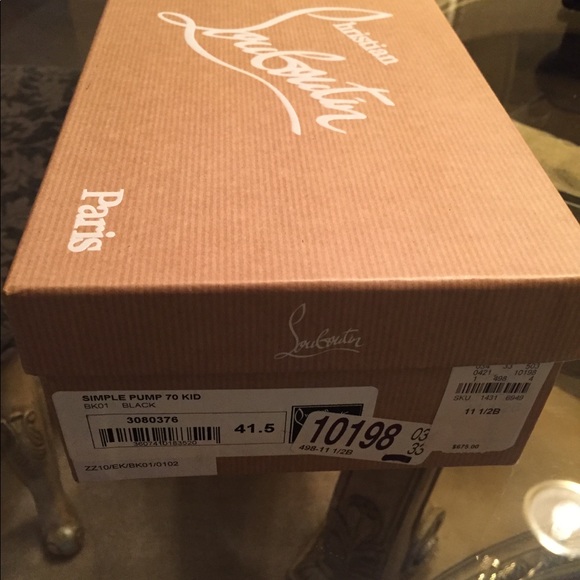 Christian Louboutin - Picture 8 of 8