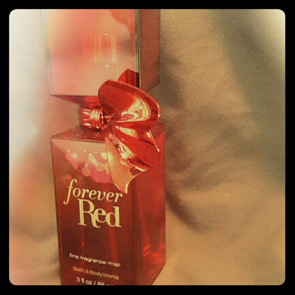 Forever Red fine fragrance mist