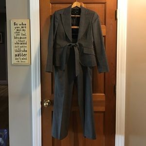 Pants suit with tie at waist