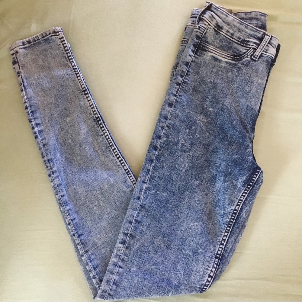 super skinny high-waisted acid-wash jeans