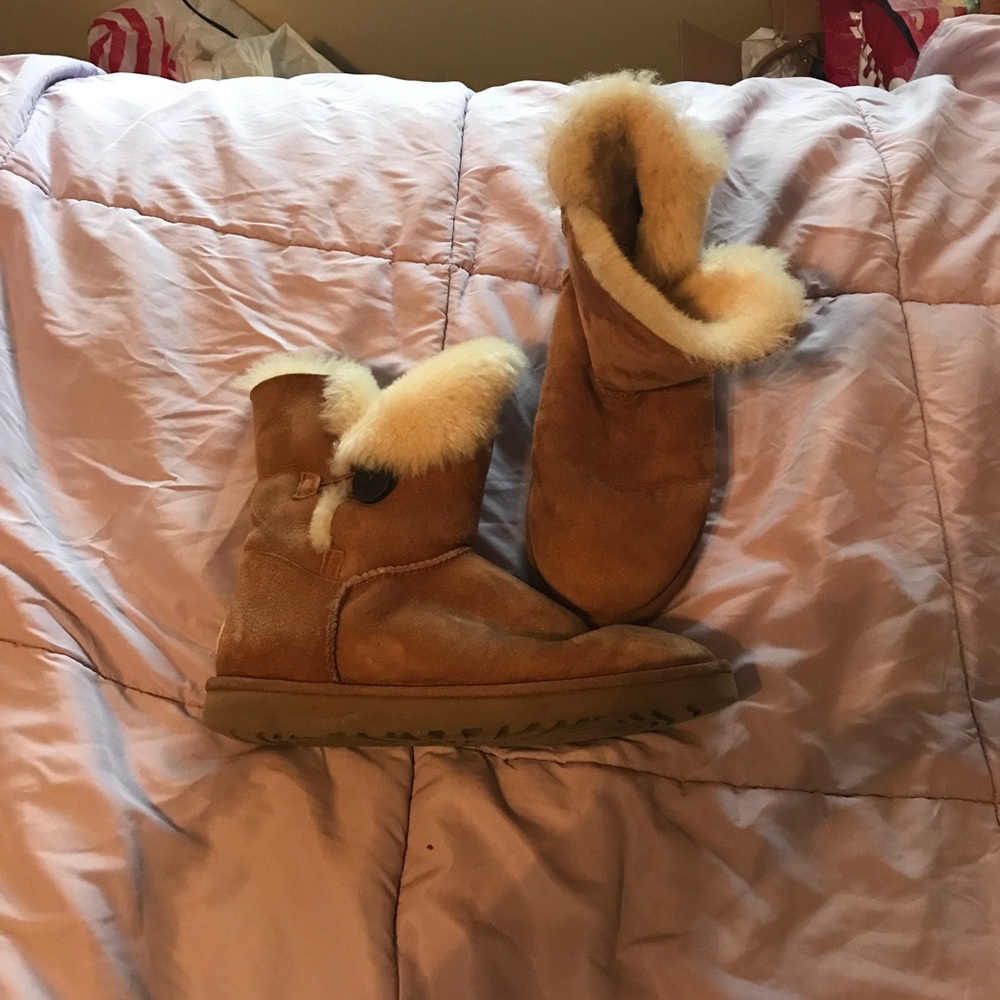 Uggs - image 1