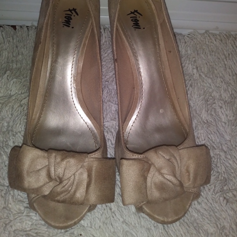 Fioni for Payless Bow Peep Toe Heels Tan