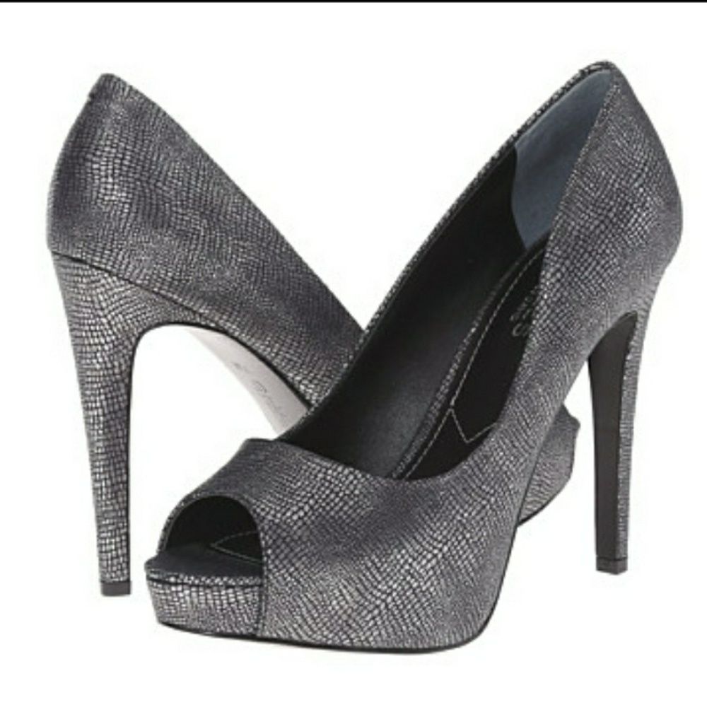 Charles David Pewter Pumps Size 9