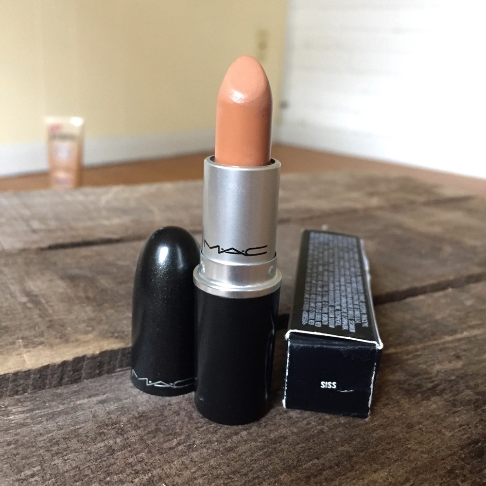 MAC lipstick in siss