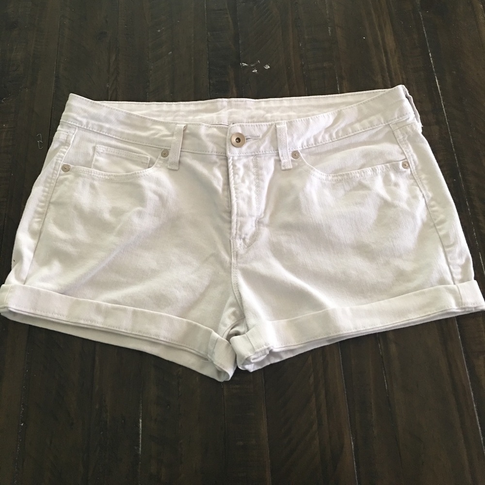 REDUCED 🎉 // White Denim Shorts