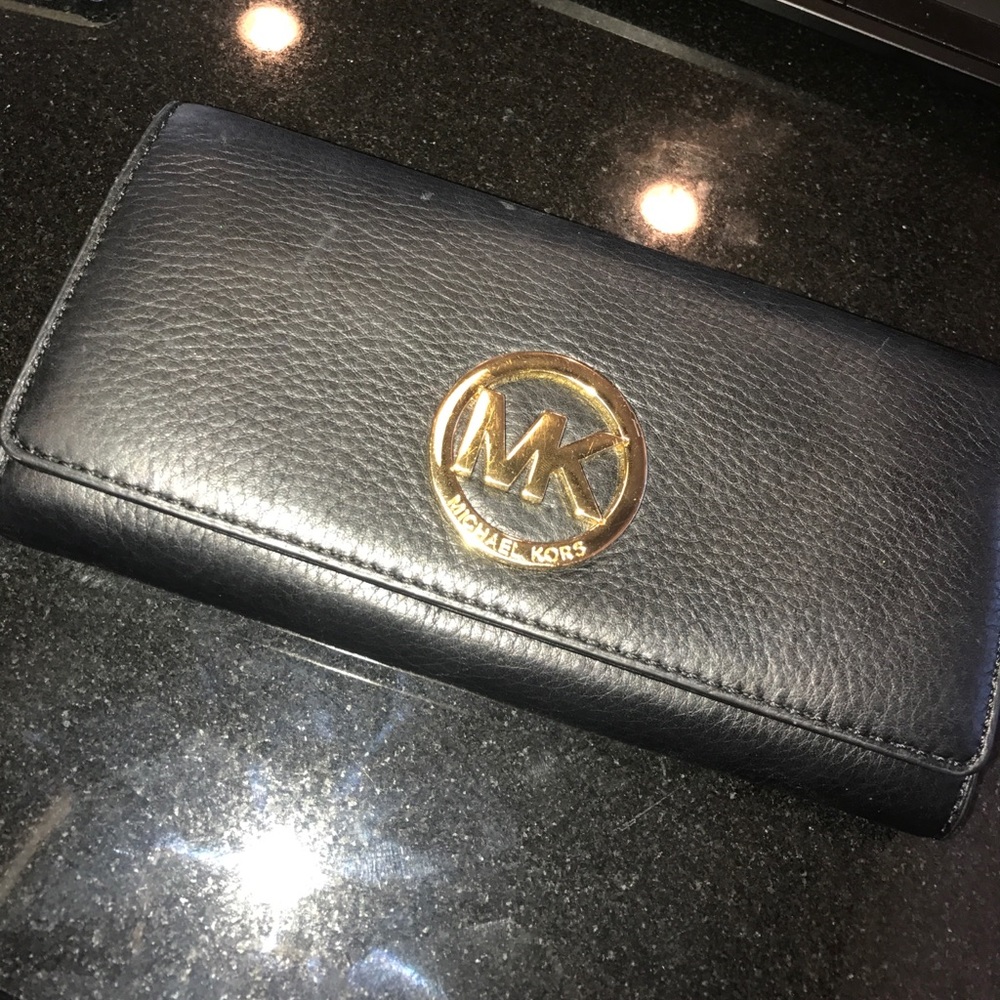Michael KORS black leather gold Fulton flap wallet