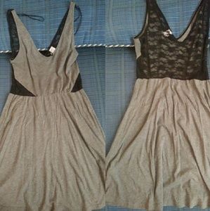 Divided Sleevless v-neck dess