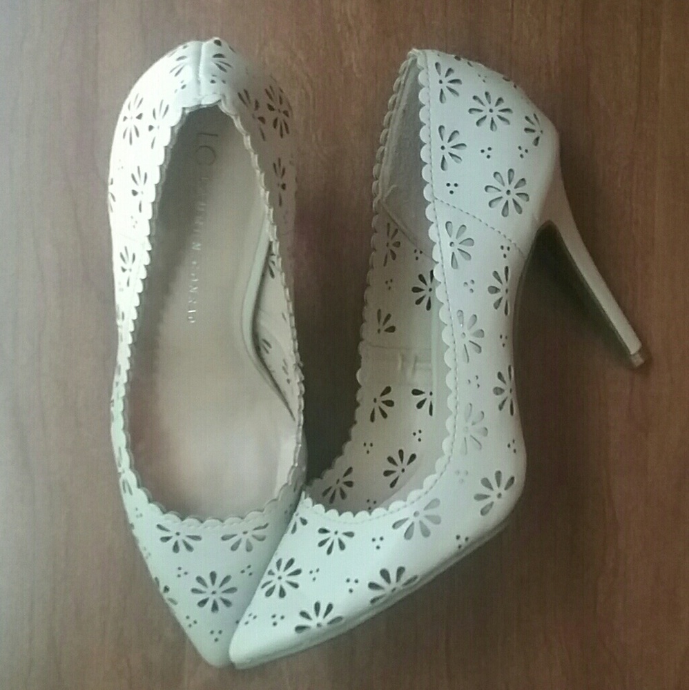 New Laura Conrad Cut Out Pumps