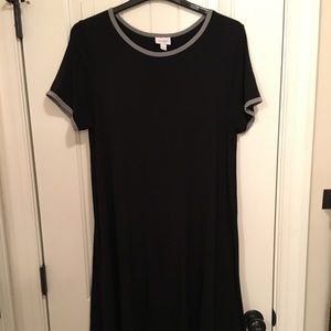 SOLID BLACK LuLaRoe Carly - Size L