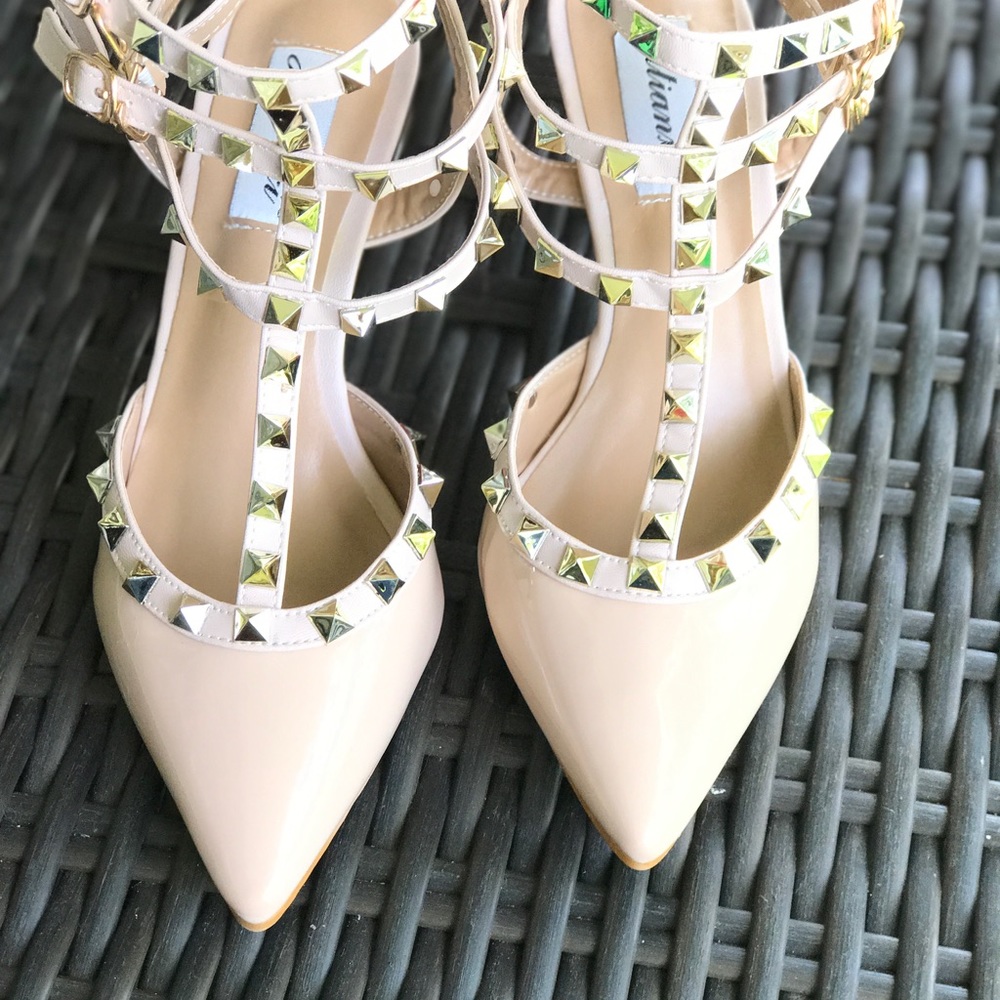 💃🏽Rivet Pointed High Heels💃🏽