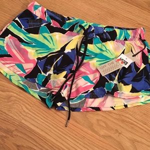 Tropical shorts with pockets